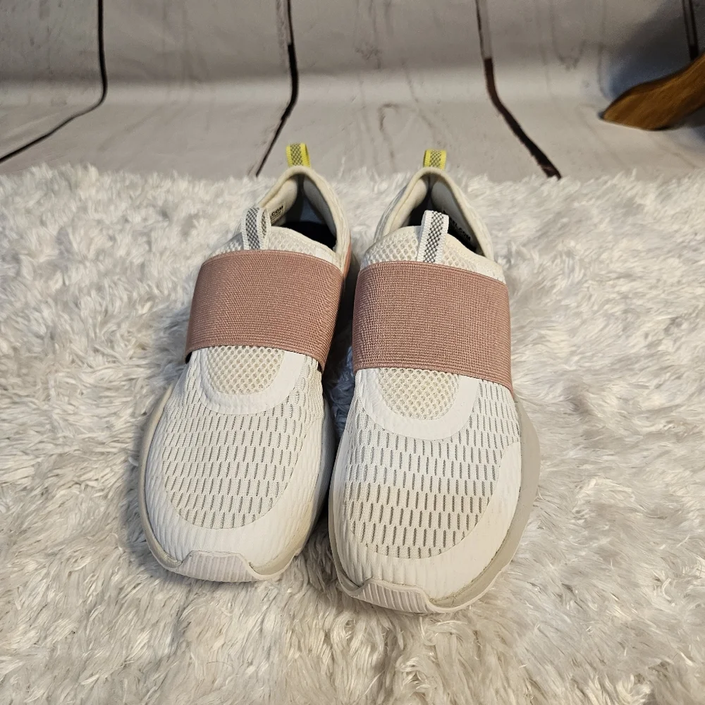 Sorel Kinetic Impact Go Slip On Sneakers White‎ Pink Accent Athleisure
